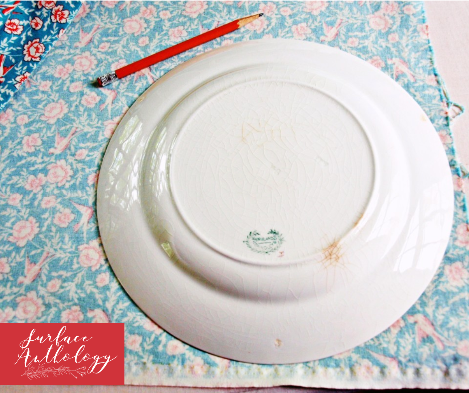 use a plate to trace your fabric circles for your bowls